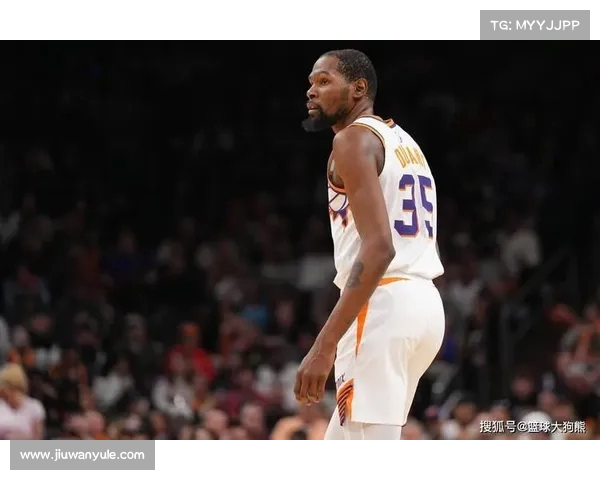 NBA最新动态 詹姆斯伤情更新 杜兰特复出首战表现亮眼 新赛季热队引关注